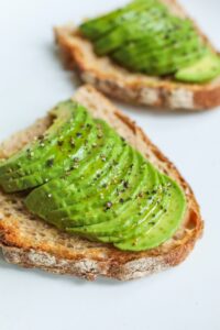 macros for weight loss image of a sliced avocado with seeds 